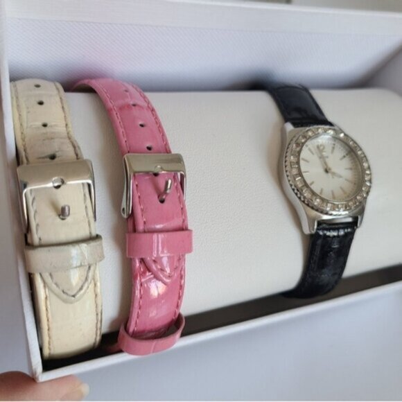 GUESS Y2K Silver Crystal 3 Genuine Leather Alligator Texture Wrist Straps Watch - Picture 7 of 15